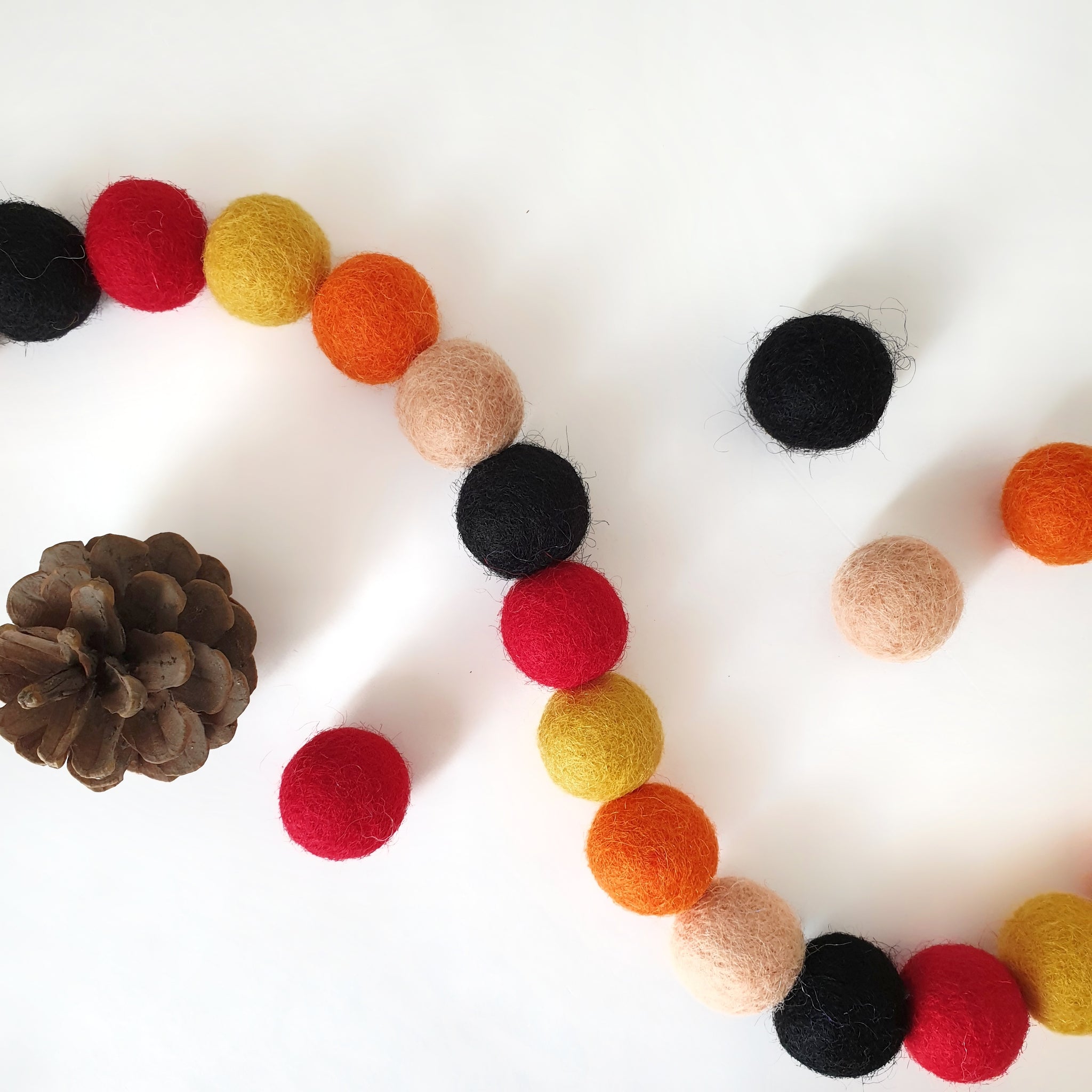 Autumn Pom Pom Garland - Felt Ball Nursery Decor – Mummys Bubble